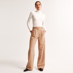 NWT - Abercrombie & Fitch - Curve Love Long Sloane Tailored Pant - Light Brown